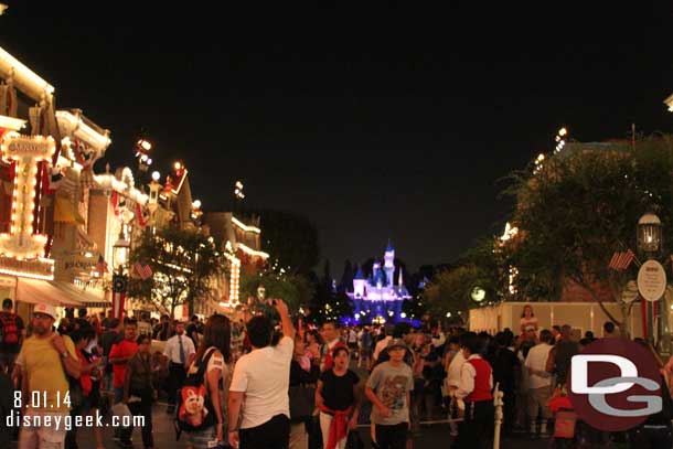 As I arrived on Main Street for Magical they announced it may be cancelled due to winds.  I looked up and the flags were blowing so I decided to head toward the car.