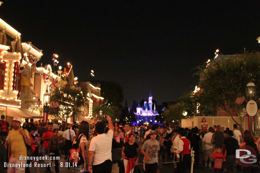 As I arrived on Main Street for Magical they announced it may be cancelled due to winds.  I looked up and the flags were blowing so I decided to head toward the car.