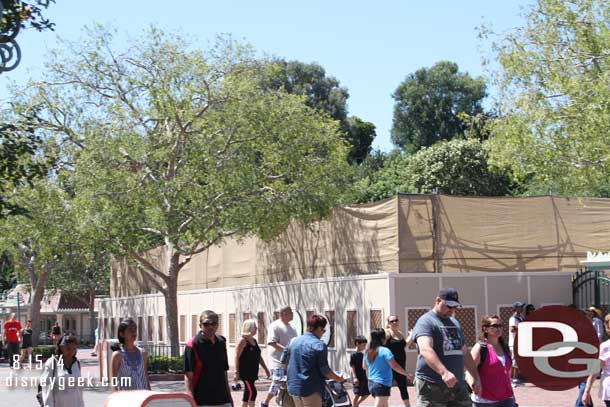 A closer look at the walls and scaffolding.