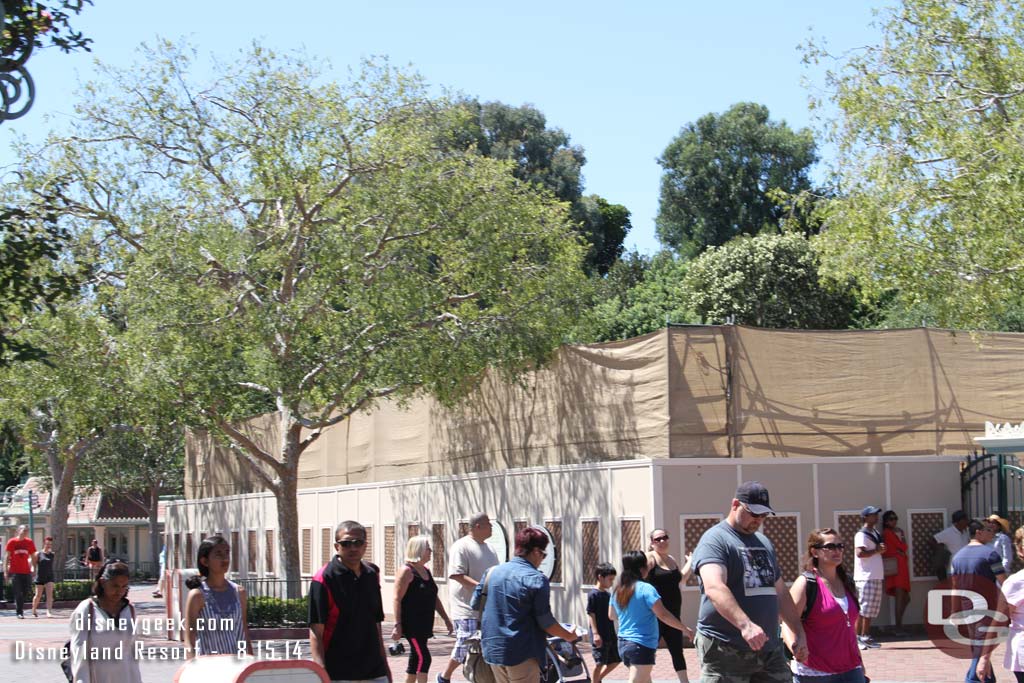 A closer look at the walls and scaffolding.