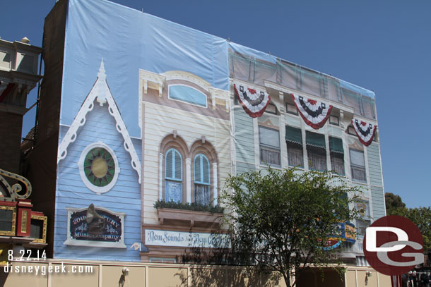 The rest of the scaffolding/scrim.