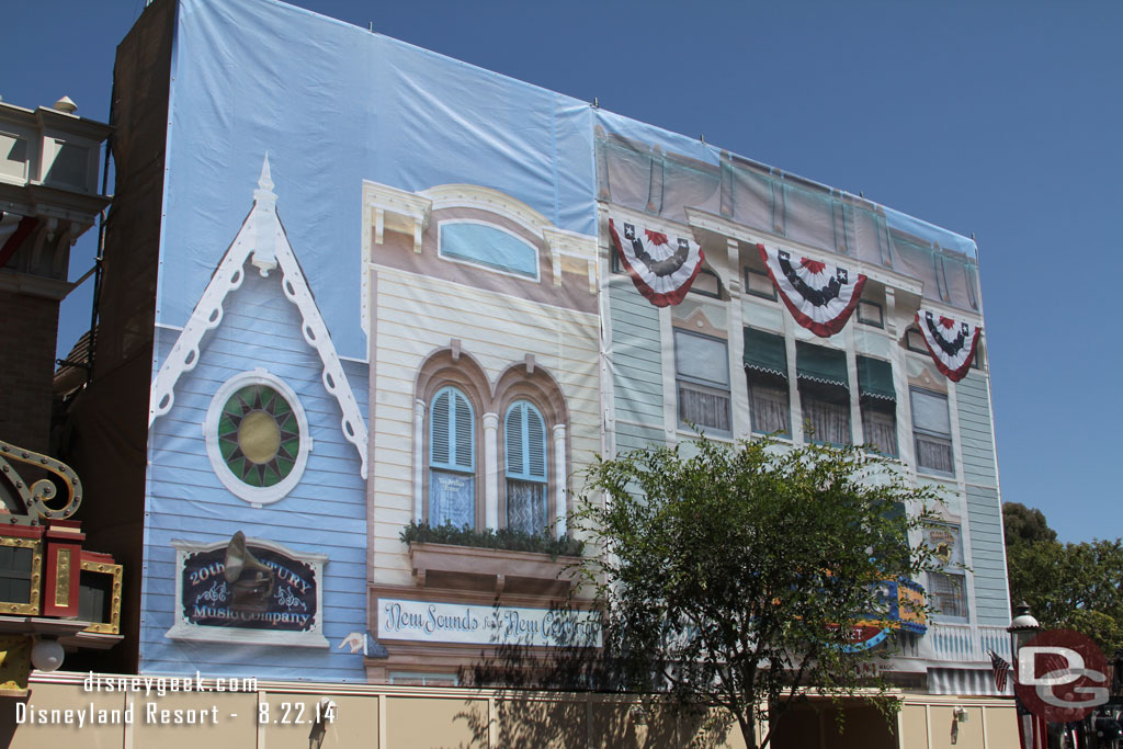 The rest of the scaffolding/scrim.