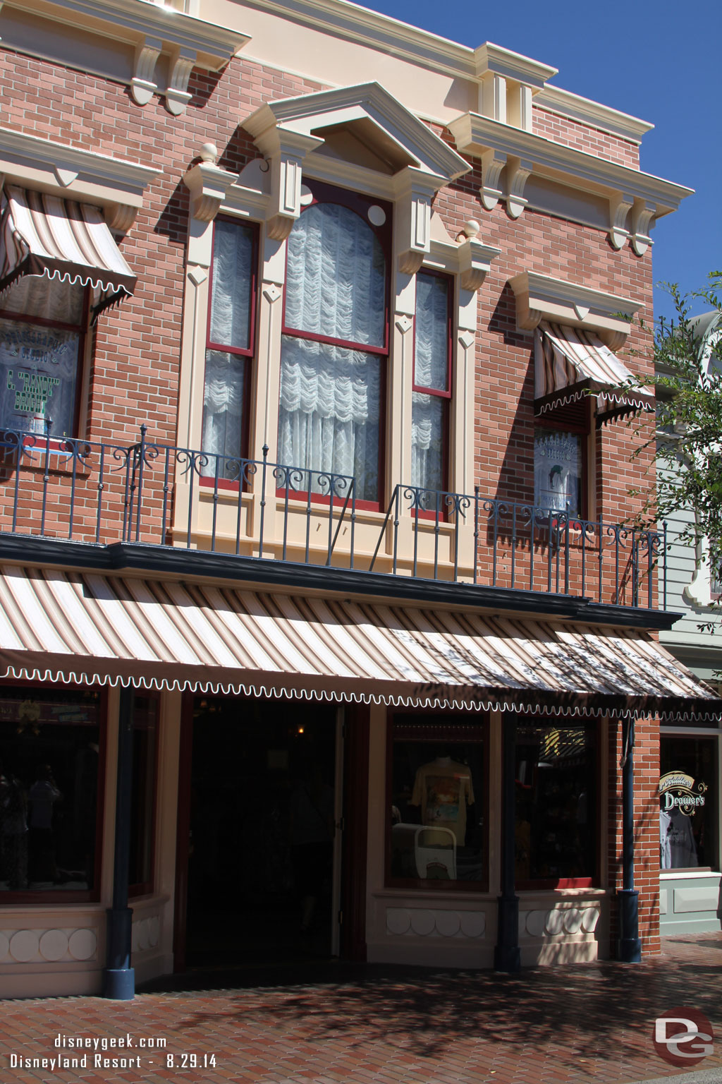 The sign has not returned to Castle Bros.