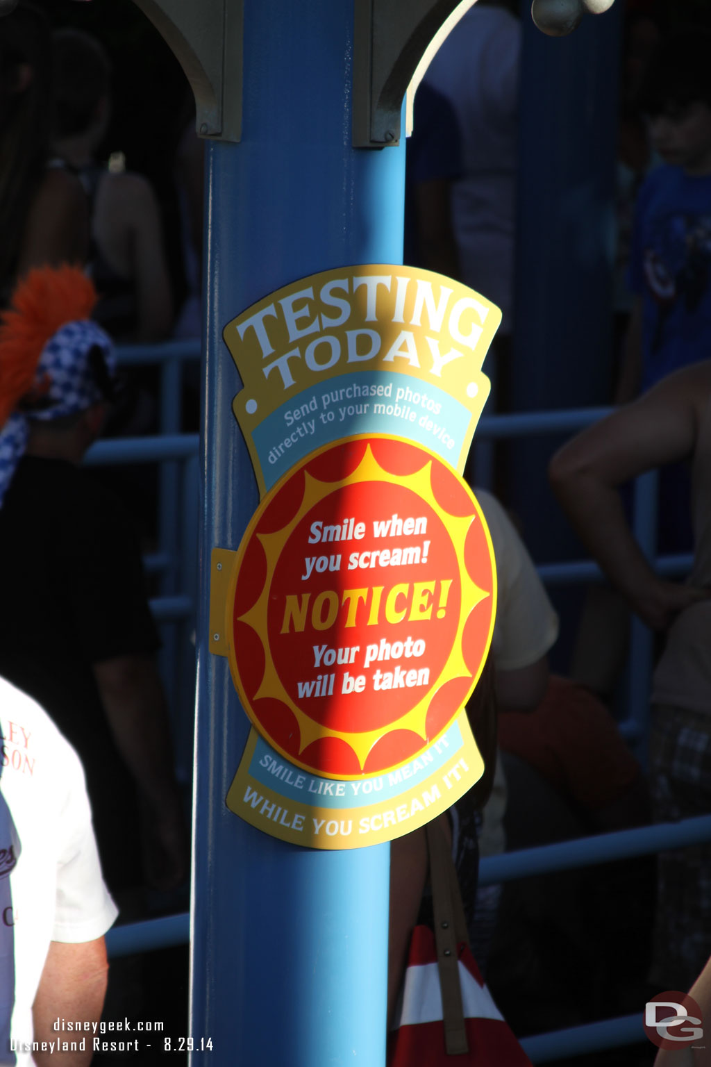 A sign in the Screamin queue about the new photo option.