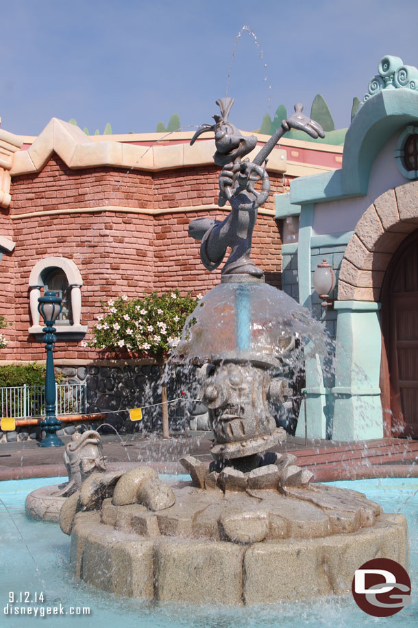 Roger Rabbit has returned atop the fountain.