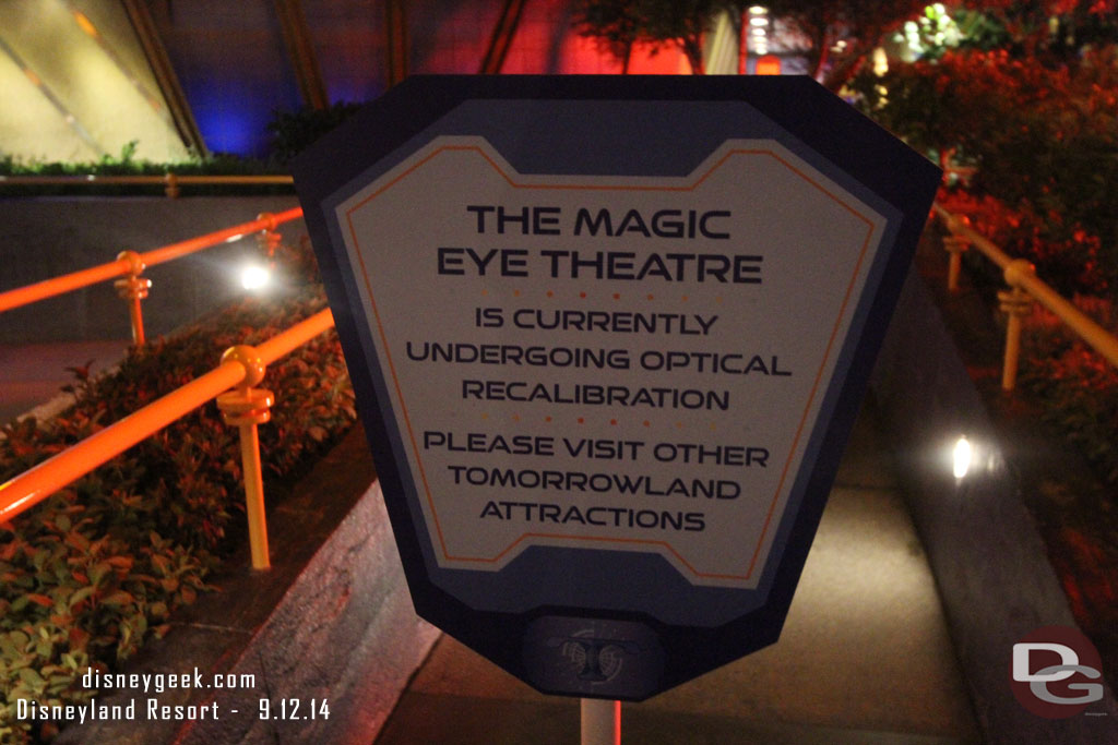 The closed sign for the Magic Eye theater.