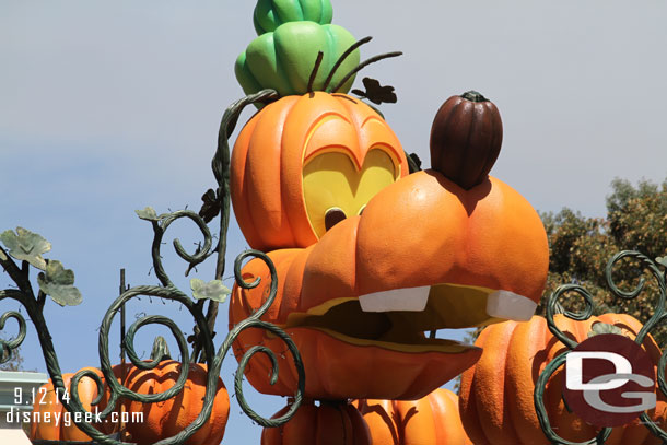 Goofy made out of pumpkins