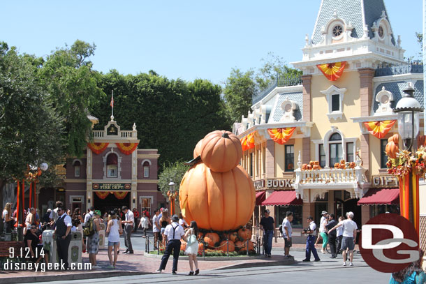 The large pumpkin Mickey in town square has returned (also note today was Dapper Day so you will see quite a few guests dressed up in the background of some pictures).