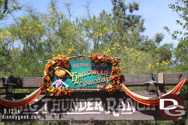 Interesting to note.  This entrance says Big Thunder Ranch Halloween Roundup  (the other says Carnival, I get a picture on the way out).