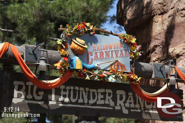 The other entrance sign to the Ranch area.  As I mentioned earlier.. this one features the Halloween Carnival.  I will return to the Carnival in a bit for the show.