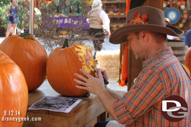 A pumpkin carver working on a Scar pumpkin