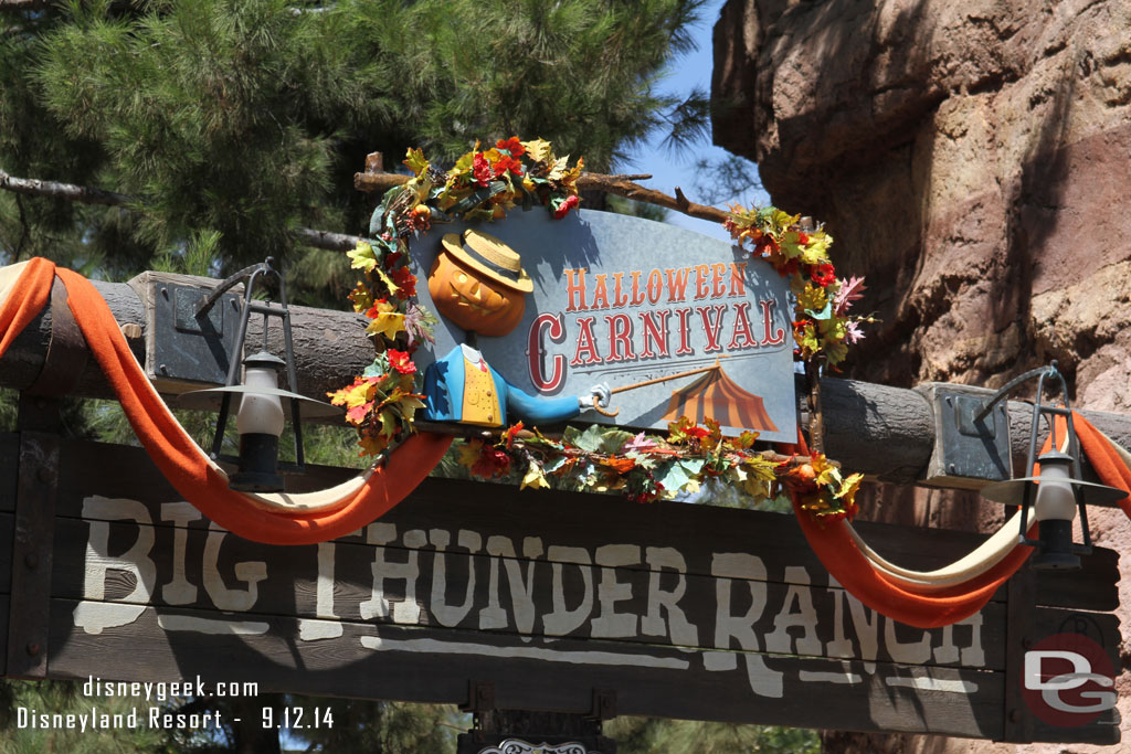 The other entrance sign to the Ranch area.  As I mentioned earlier.. this one features the Halloween Carnival.  I will return to the Carnival in a bit for the show.