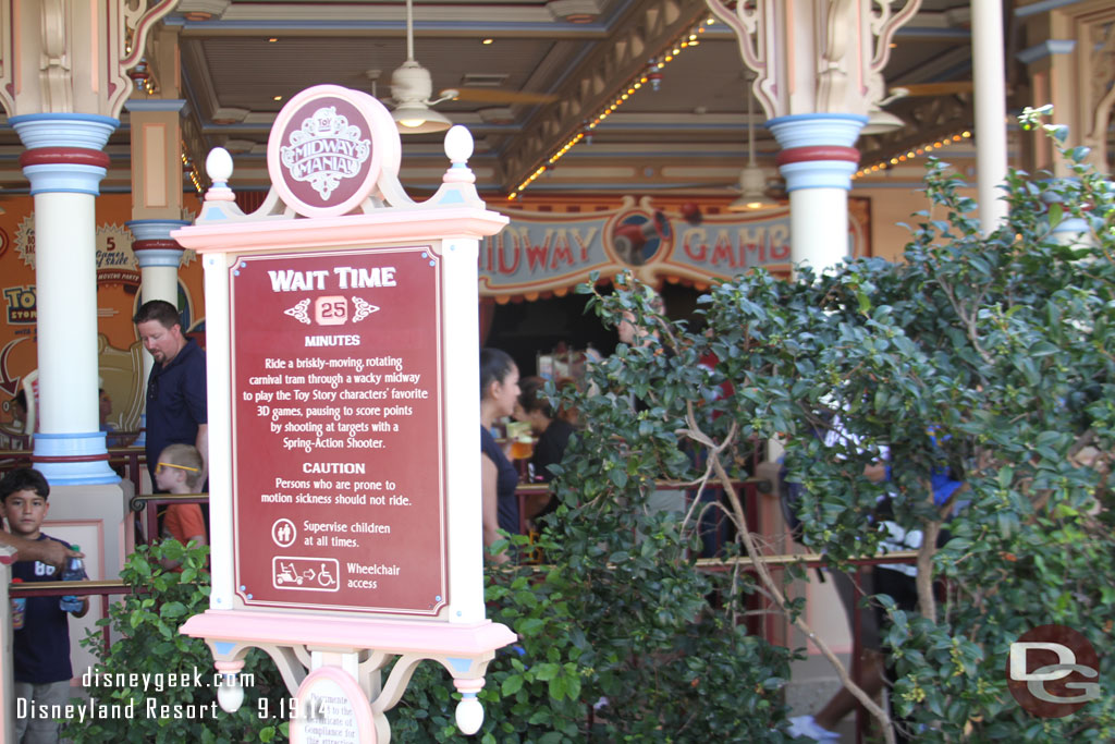 Toy Story Midway Mania was posted at 25 minutes.