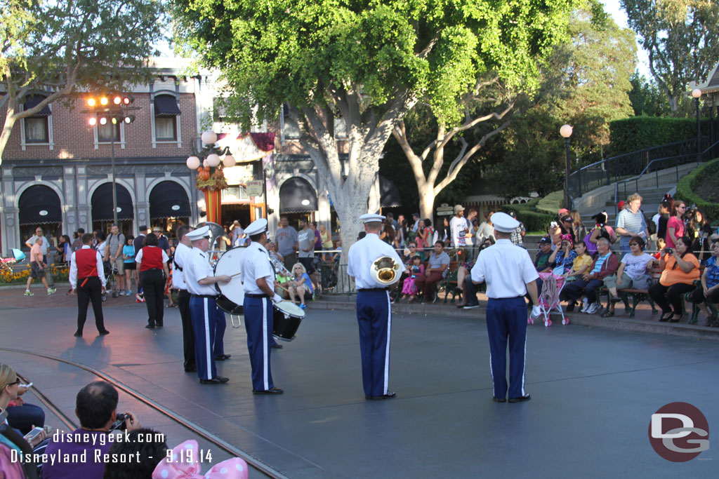 They stopped short of the center of the street and turned away to perform... hmm..  the stage manager was near me and I asked her if they were going to turn around and she had no idea why they stopped and turned the way they did.