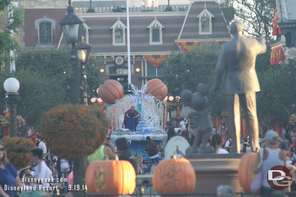 The Frozen pre-parade making its way toward the hub.