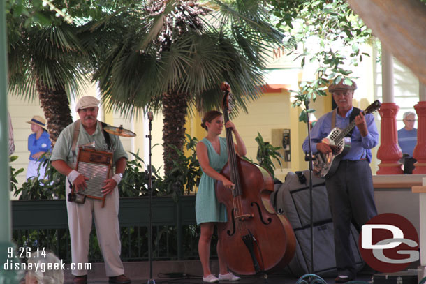 The Ellis Island Boys entertaining the lunch crowd at Paradise Gardens