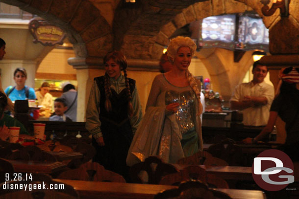 Anna and Elsa (Disney ones... there were numerous guests dressed up roaming the parks too) passing by as I ate dinner.