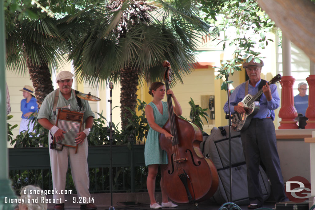 The Ellis Island Boys entertaining the lunch crowd at Paradise Gardens