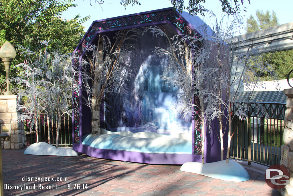 A photo location for the Halloween Party set up in the Small World Mall. Looks like the Frozen cast will be outside for the party.   There was a steady stream of guests going over/under the ropes for pictures with the empty set.