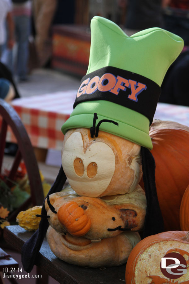 Goofy made out of pumpkins