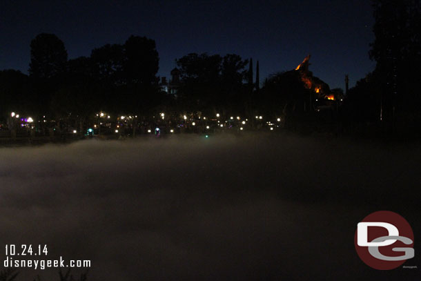 The fog effect looked much better in person than my pictures...  it was 7:00pm and they CMs started asking for wrist bands and asking guests to head toward the exits.  So I could not really play around to try and get a good picture.