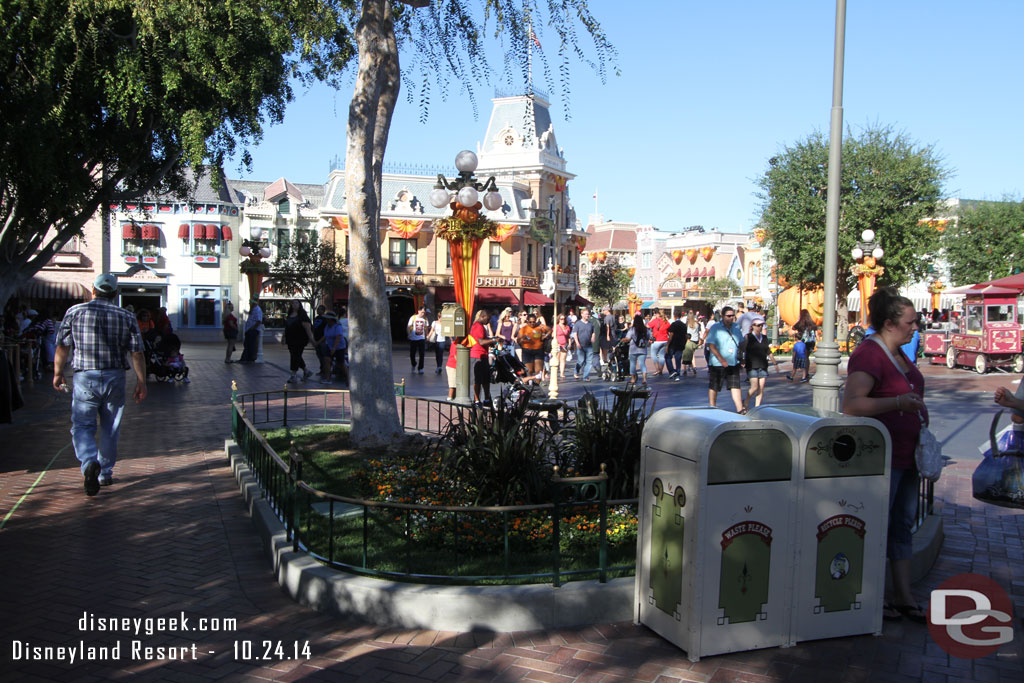 Last visit I did not get any good pictures of the newly finished planter near City Hall.