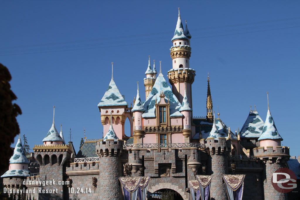 The rest of the castle ice/lighting is not installed.  It looks nice and clean still.