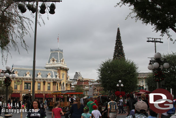 Made my way over to Disneyland.  The Christmas tree and Garland are both up this week.