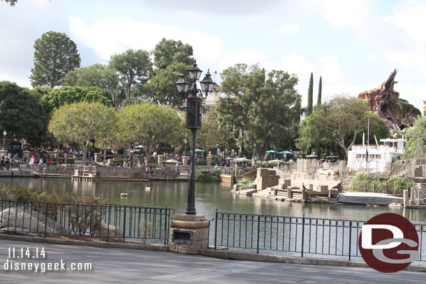 Stopped for lunch at the Stage Door Cafe and picked a table with a great view of the Rivers of America.