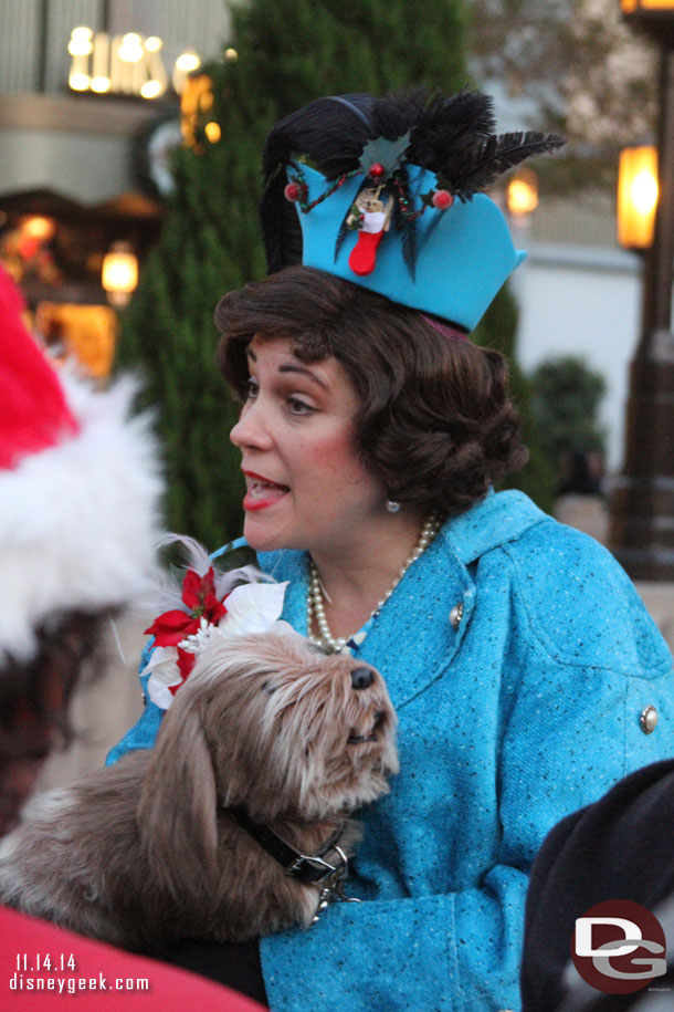 The citizens of Buena Vista Street gathering for the tree lighting.