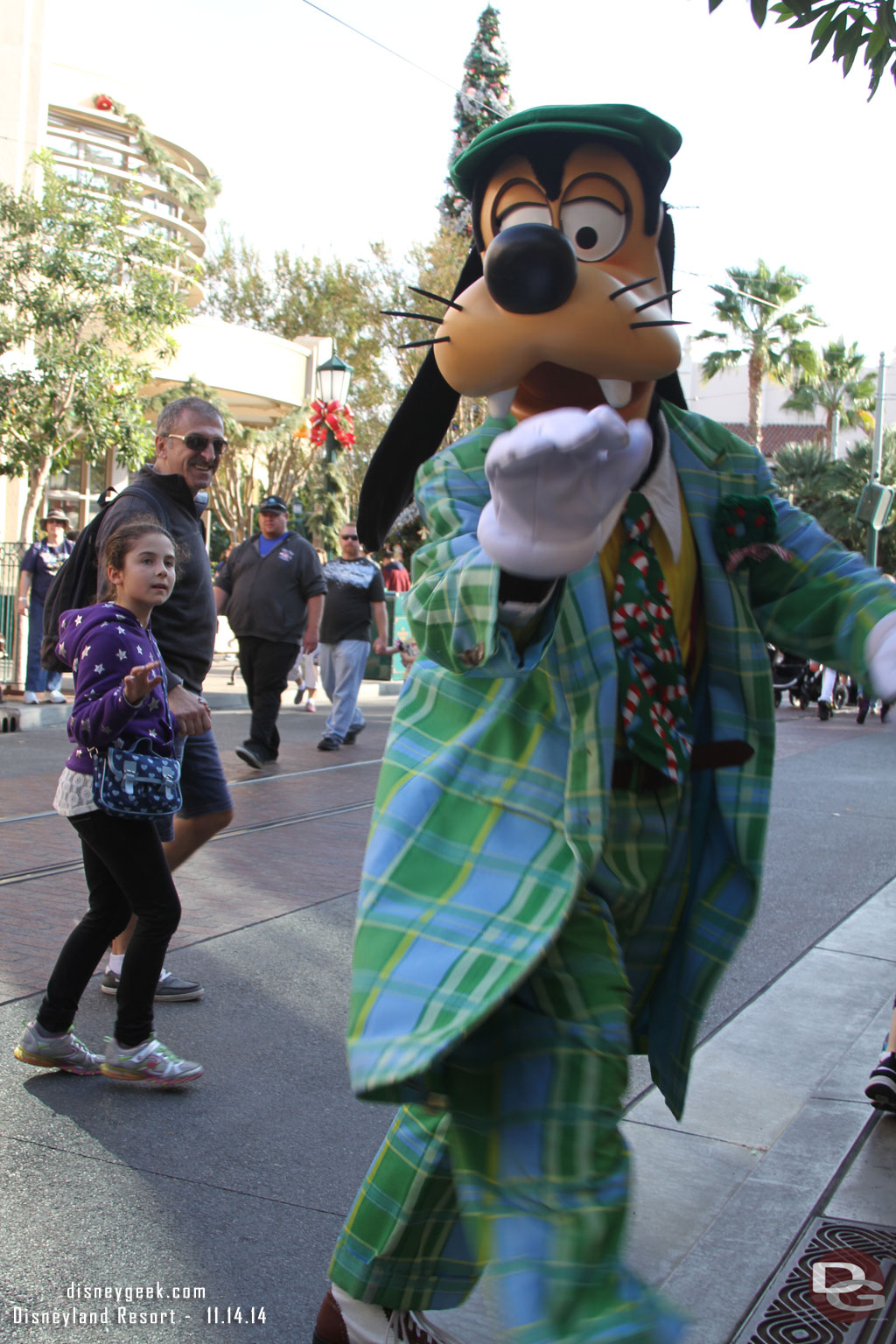 Goofy passing by as I sat on Buena Vista Street.