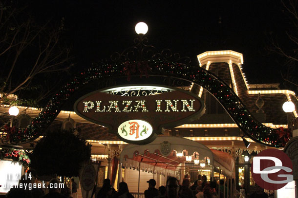 The Plaza Inn dinner line stretched out to the Astro Orbitor