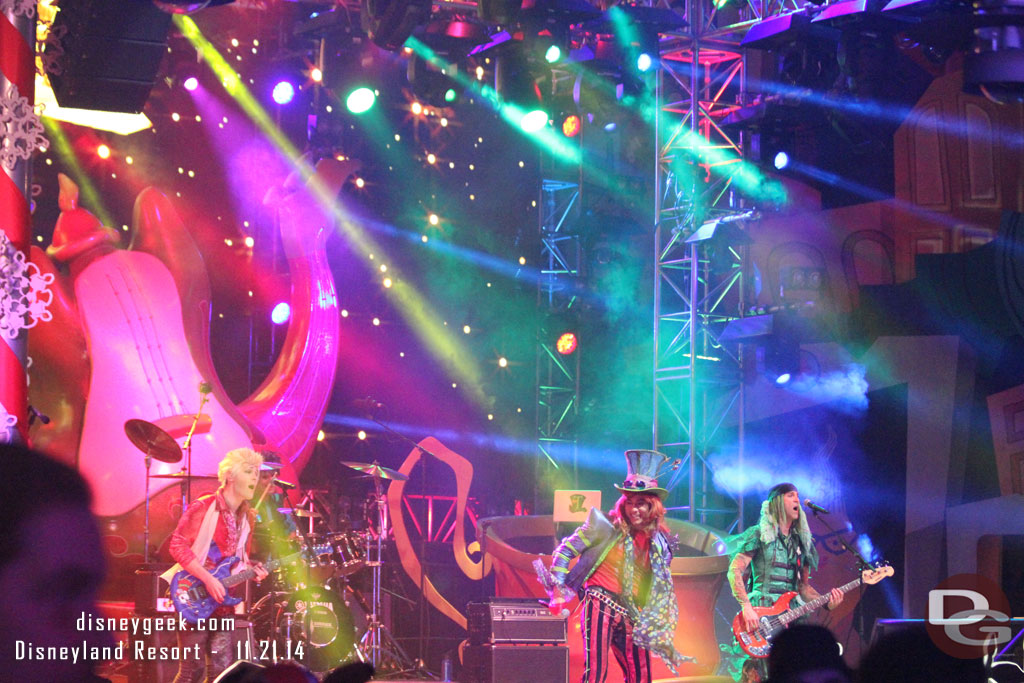 The Mad T Party band performing.