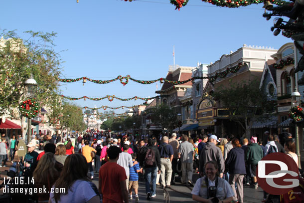 Making my way into the park now, along with quite a few other guests.