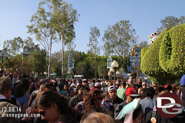 Made our way to Small World Holiday.  It was a 20 minute wait or so.  But it looked much worse.. this mass of guests is the queue.