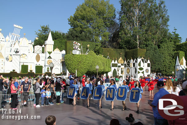 Found a spot for a Christmas Fantasy Parade.  Before the parade a guest performing groupo.