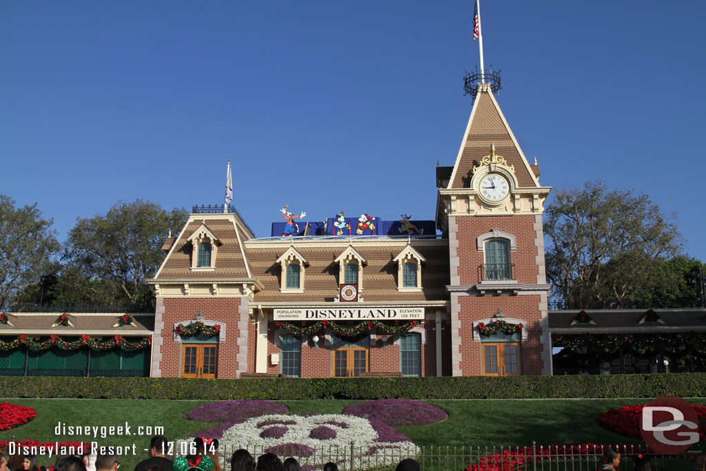 Over to Disneyland.  This is Candlelight weekend so Town Square is taken over for the event and you can see signs of this as soon as you enter the park.