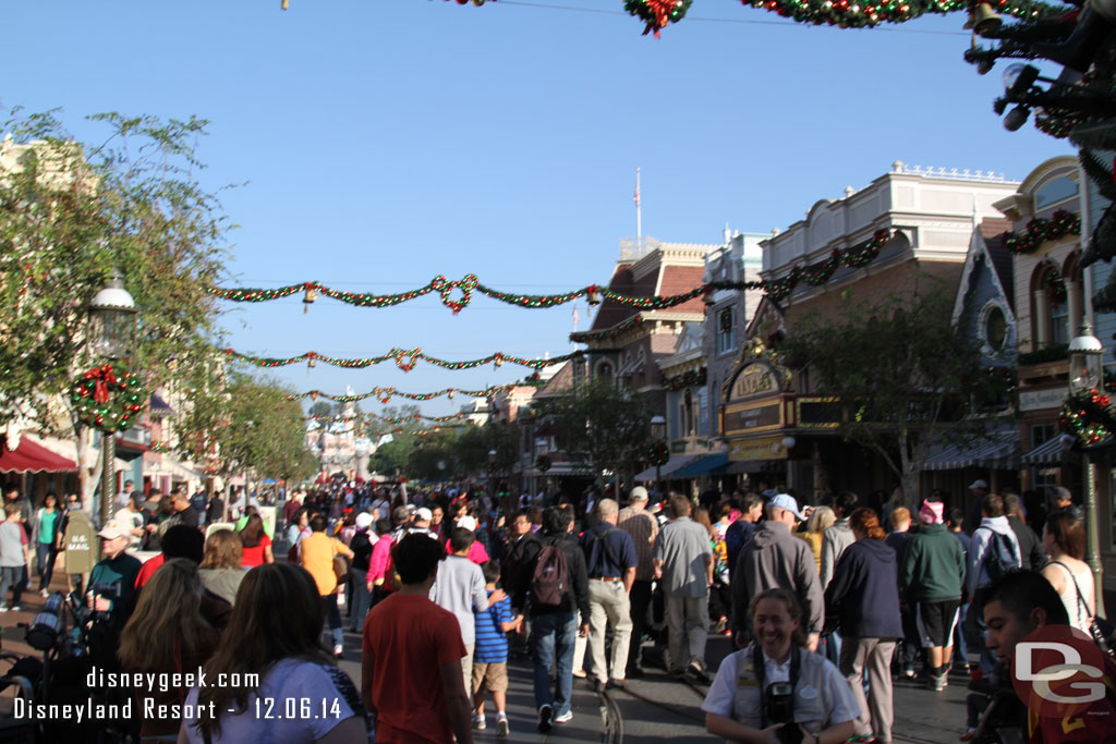 Making my way into the park now, along with quite a few other guests.