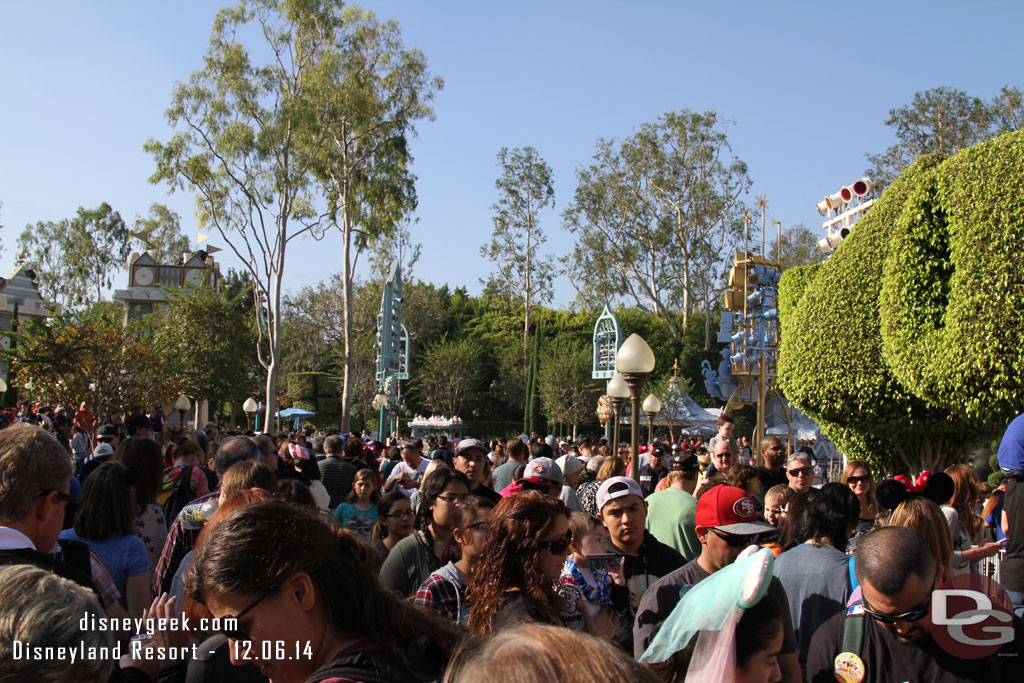 Made our way to Small World Holiday.  It was a 20 minute wait or so.  But it looked much worse.. this mass of guests is the queue.