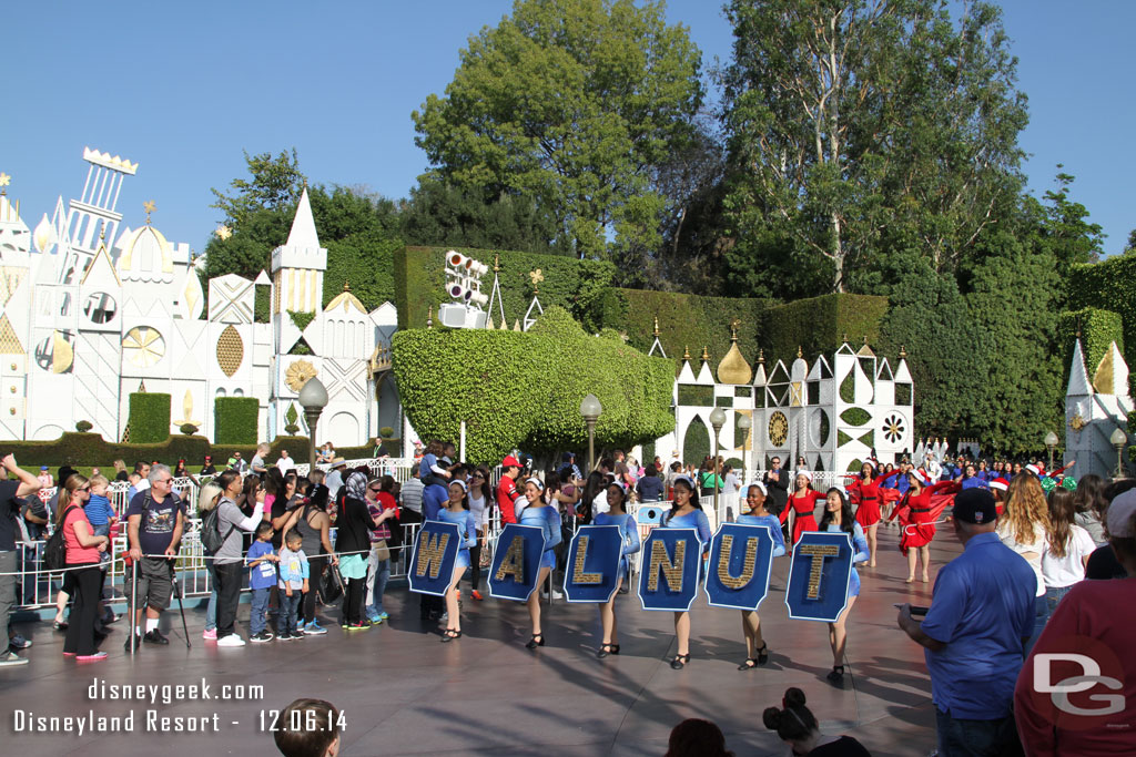 Found a spot for a Christmas Fantasy Parade.  Before the parade a guest performing groupo.