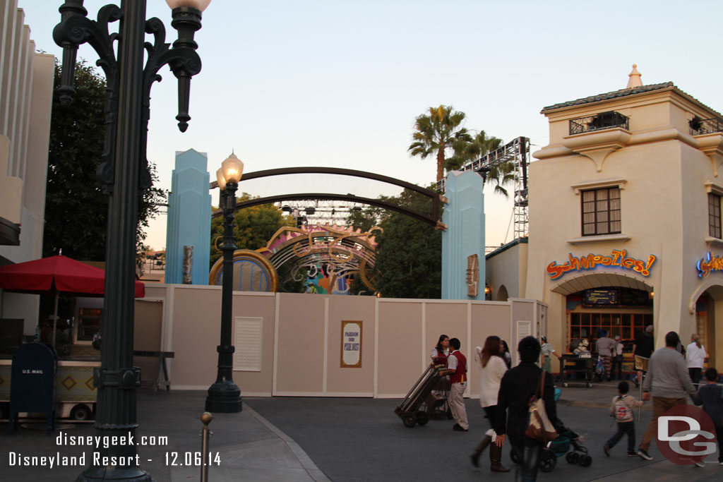 Made a quick trip down Hollywood Blvd.  The Backlot area is walled off as the Frozen Make Over is underway.