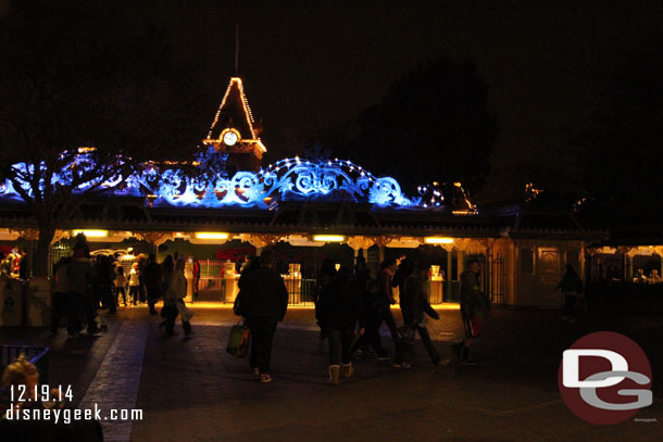 I was in luck this evening.  No lines to get into Disneyland.