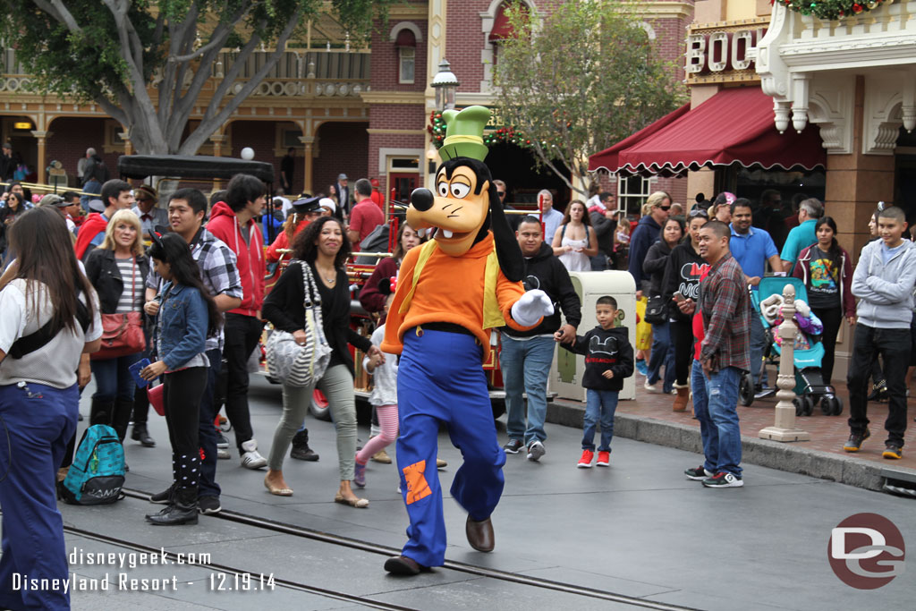 Goofy passing through Town Square.