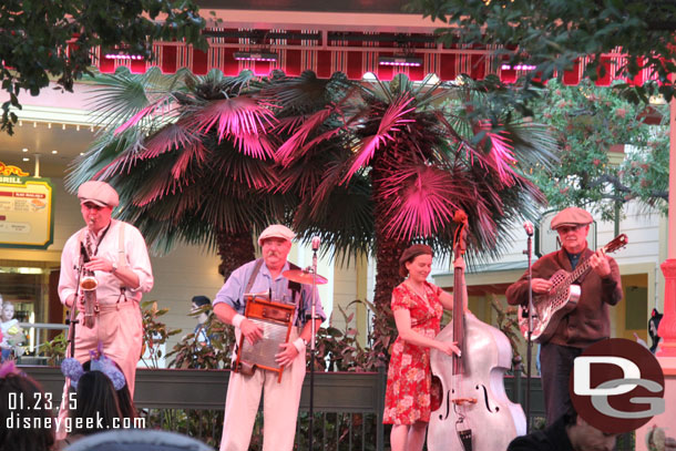 The Ellis Island Boys were playing so good dining entertainment.