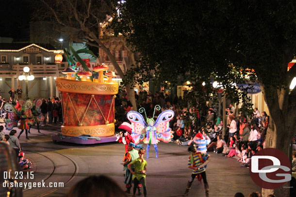 Soundsational was passing by when the train pulled into Main Street Station.  Noticed Tinkerbell was MIA