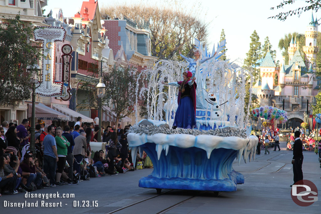 As I was walking out the Frozen pre-parade was making its way up Main Street so stopped for a couple pictures