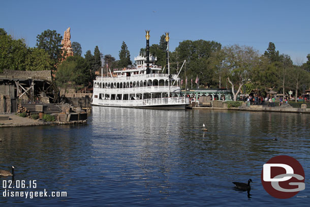 I could not resist taking a picture of the Mark Twain.. it looked great on the Rivers of America.