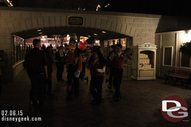 Goofy roaming around the entrance area to Disneyland