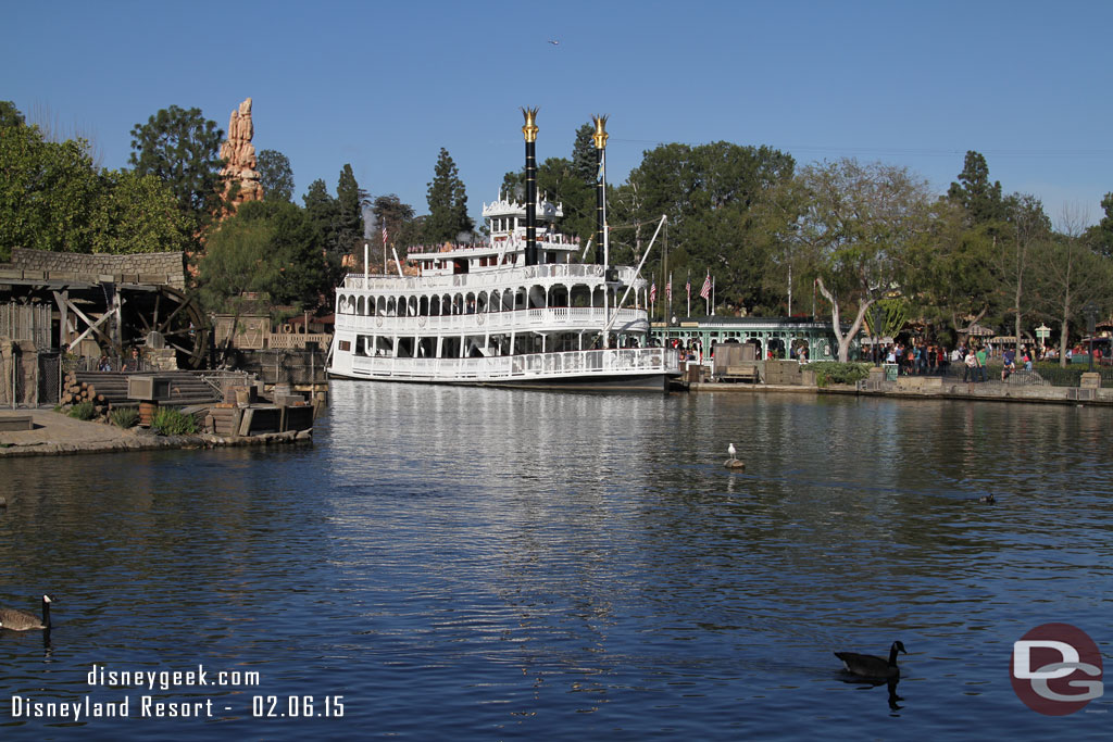 I could not resist taking a picture of the Mark Twain.. it looked great on the Rivers of America.