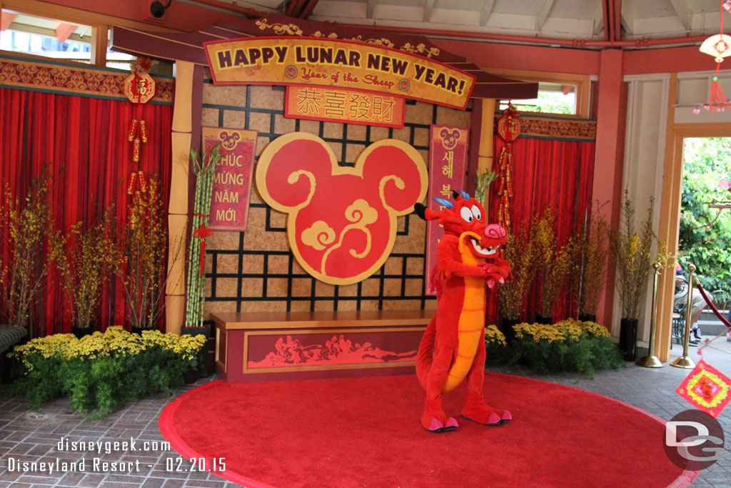 Mushu was greeting when I first walked by.